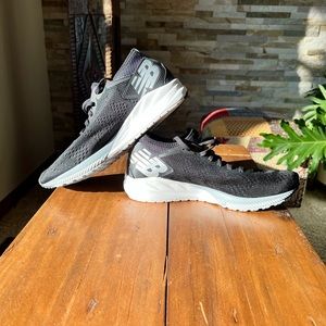 New Balance womens tennis shoe